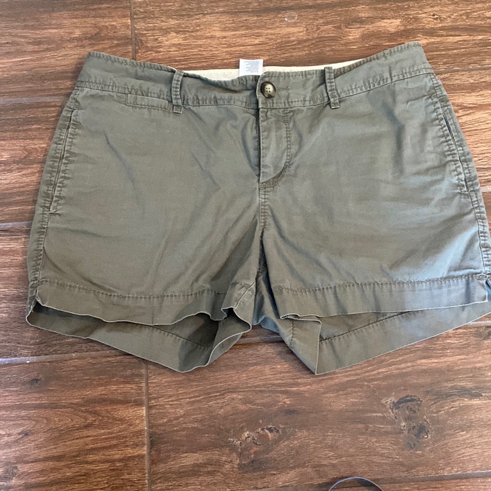 Old Navy green chino shorts